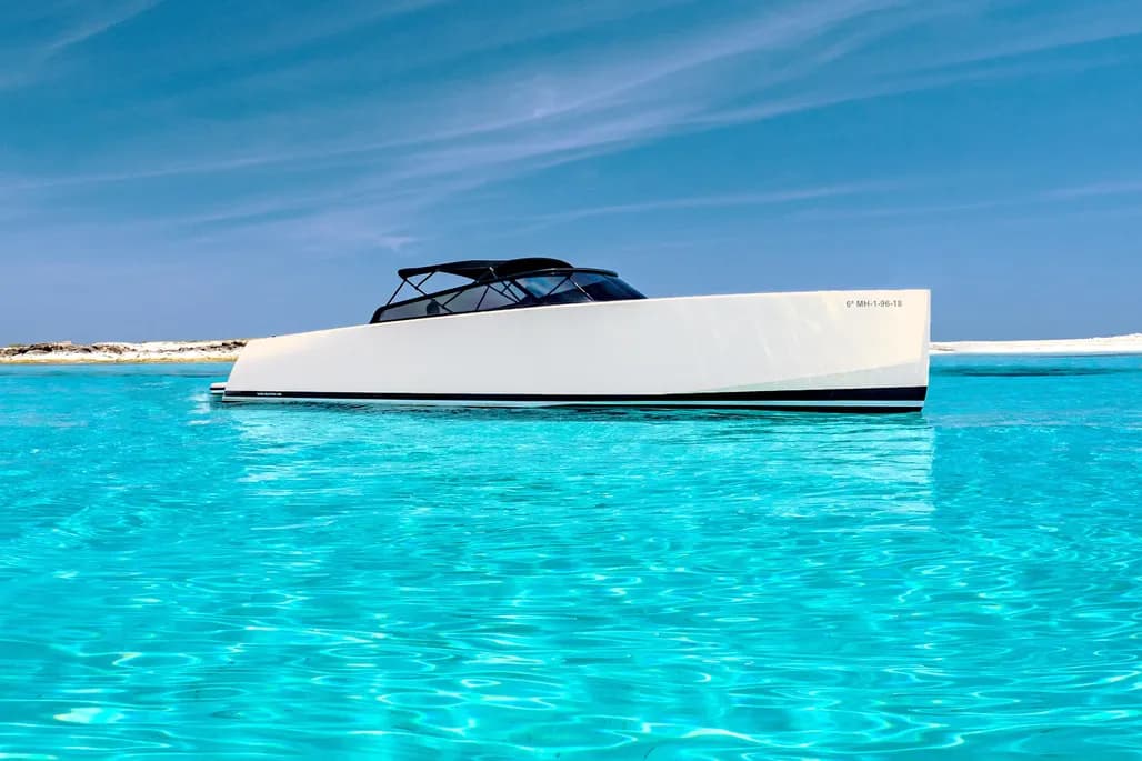 VanDutch 40 - VanDutch Motor Yacht - photo 1 of 6