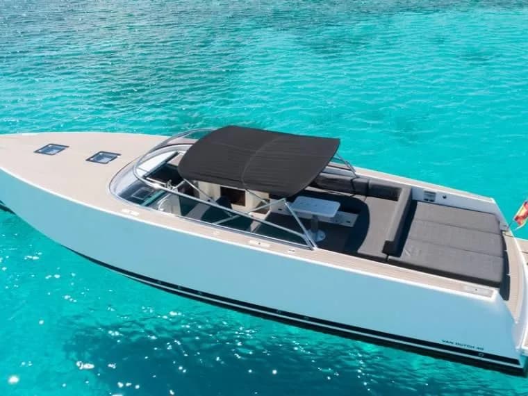 VanDutch 40 - VanDutch Motor Yacht - photo 1 of 6