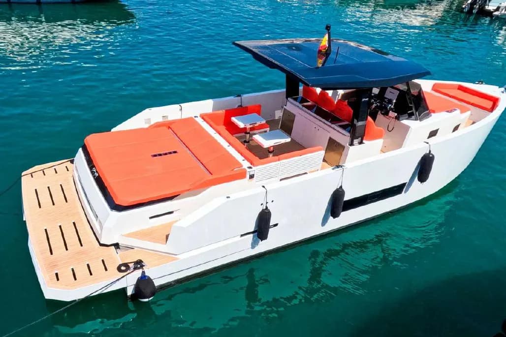 De Antonio Yachts D42 - Motor Yacht for sale in Ibiza